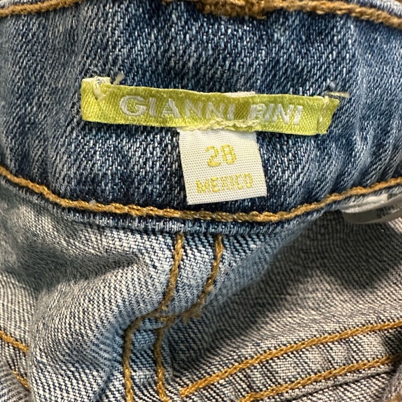 Gianni Bini Size 28 (US size 4-6) Patch Jean High-Waisted Shorts (Like New!) - Picture 2 of 4